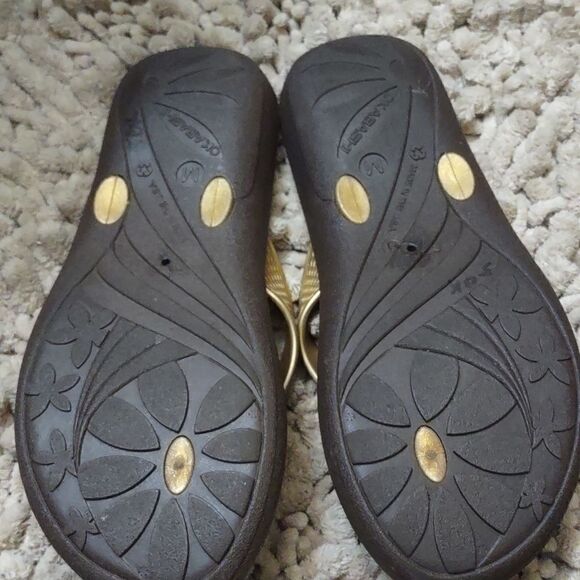 New Okabashi‎ Women's Size M Gold Sandals Flip Flops - Picture 5 of 5